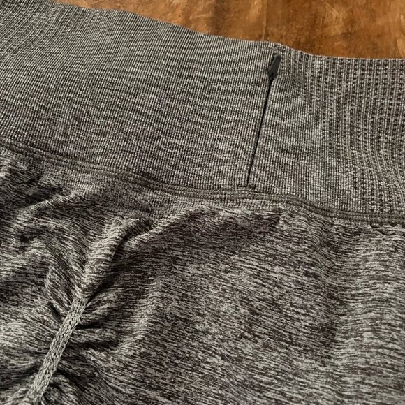 Gymshark gray pant with pocket in the waist band size small ( no tag) - Picture 6 of 8